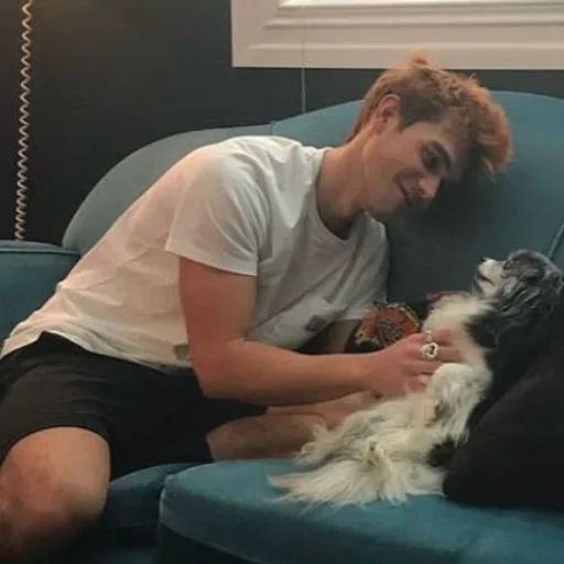 Стикер Archie KJ Apa