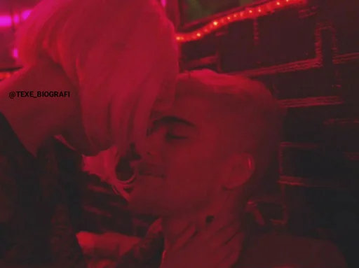 💋