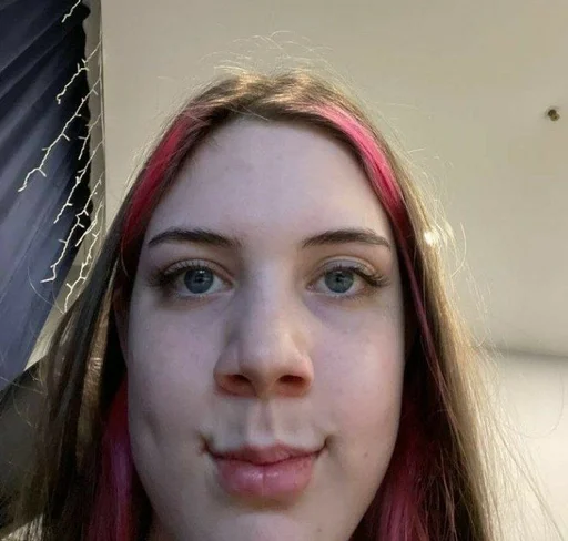 Стикер акулич