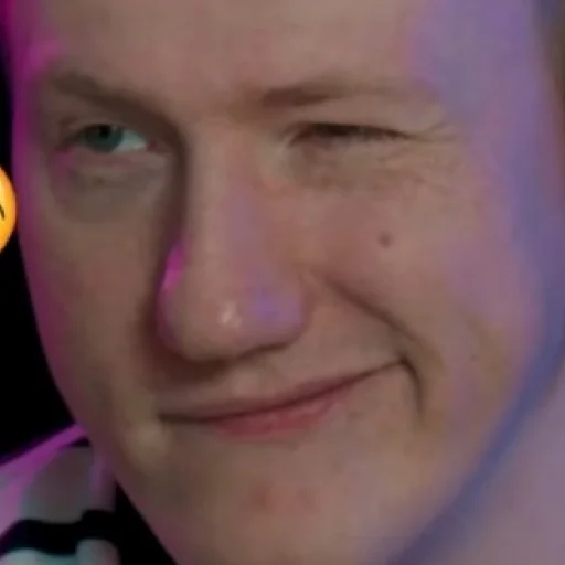 Стикер Данилка какашин