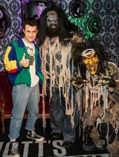 Стикер Dylan Minnette