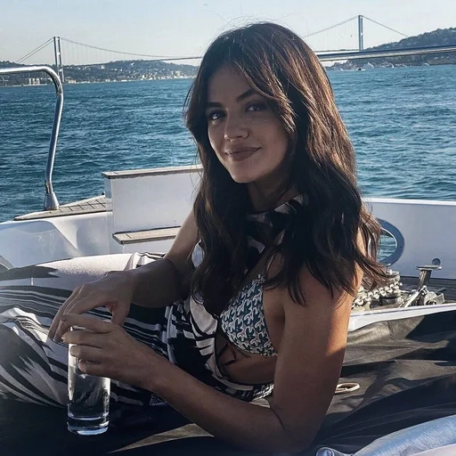 Стикер Lucy Hale