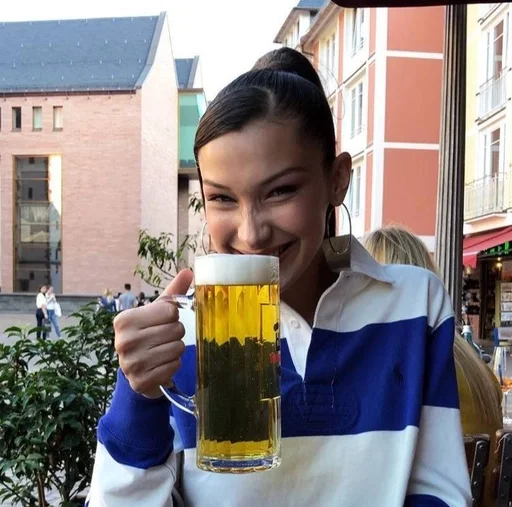 Стикер Bella Hadid