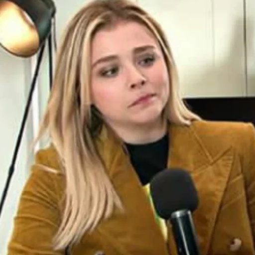 Стикер - Chloë Moretz 🥤
