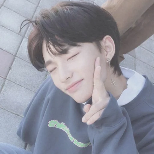 Стикер hyunjin
