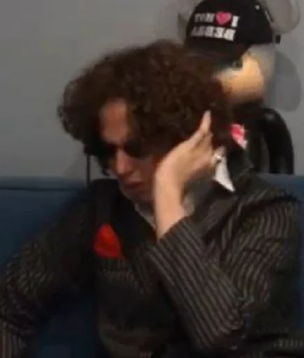 Стикер Жожо и Некончай