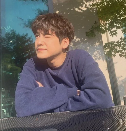 Стикер Ким Сан Бом ☀️