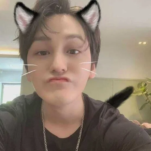 Стикер Ким Сан Бом ☀️