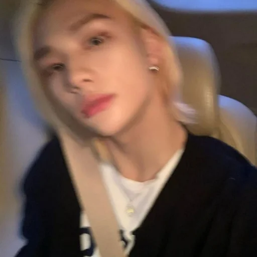 Стикер хенджин