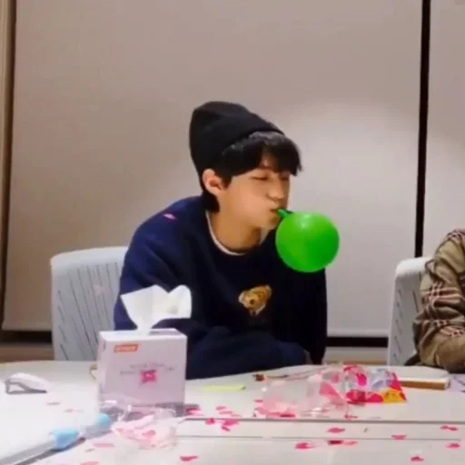 Стикер хенджин