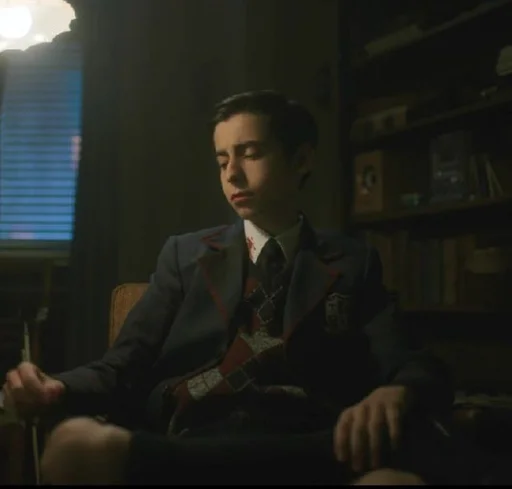 Стикер Five Hargreeves 🔪🔍