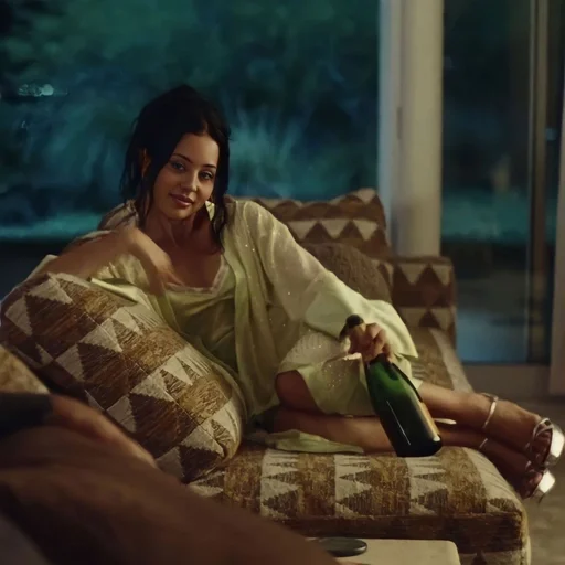 Стикер Maddy Perez