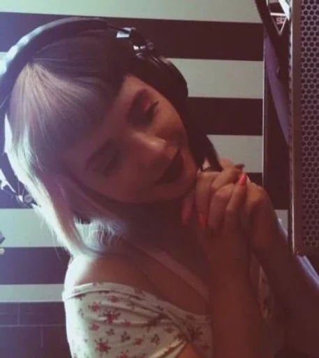 Стикер Melanie Martinez
