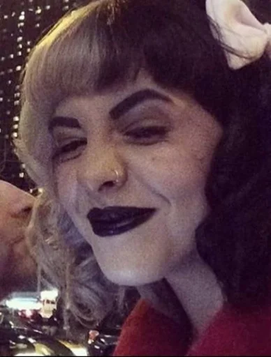 Стикер Melanie Martinez