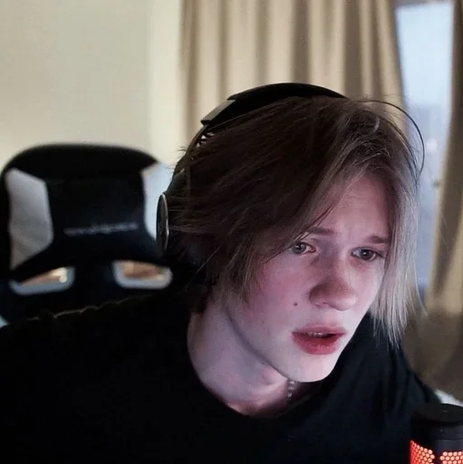 Стикер deepins