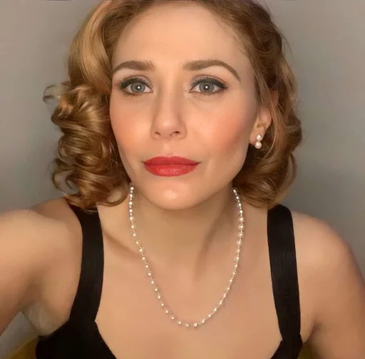 Стикер Elizabeth Olsen