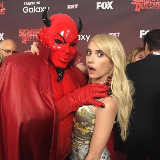 Стикер Эмма Робертс