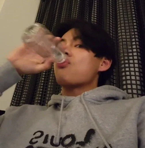 Стикер TAEHYUNG