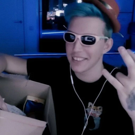 Стикер mazellovvv