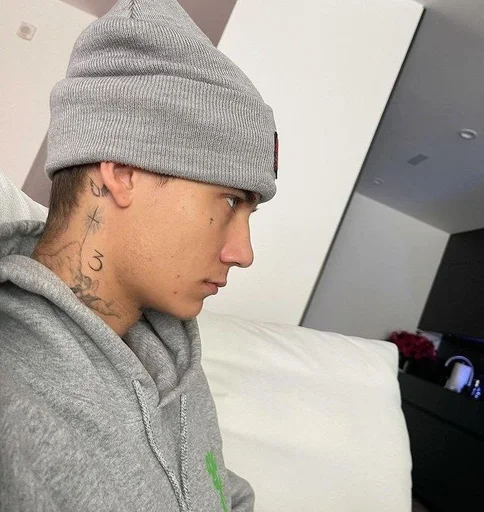 Стикер джей