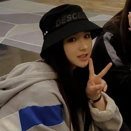 Стикер HEEJIN DARK