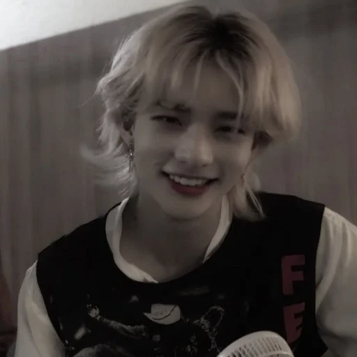 Стикер hyunjin