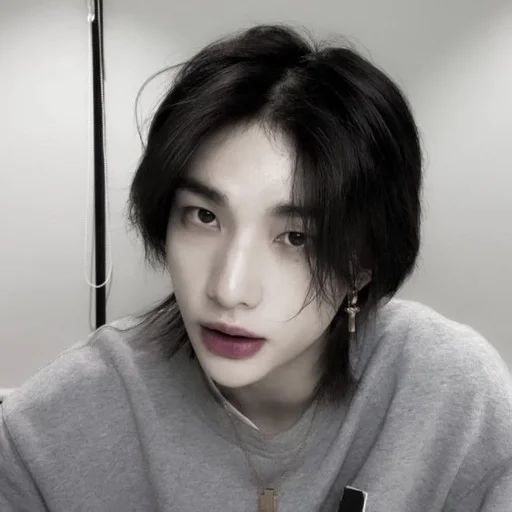 Стикер hyunjin