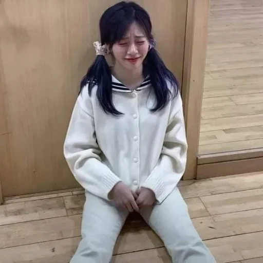 Стикер Джію топ!