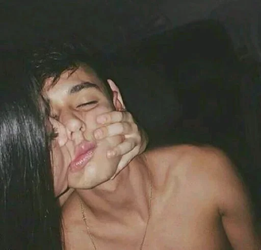 Стикер Любвеобильность