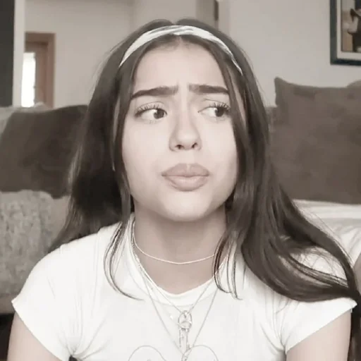 Стикер Madison Beer