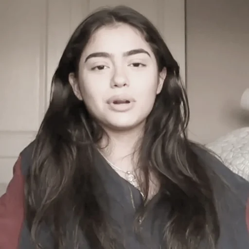 Стикер Madison Beer