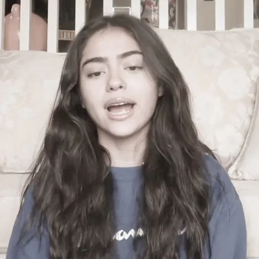 Стикер Madison Beer