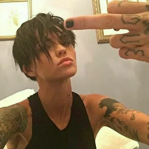 Стикер Девушки бывают разные