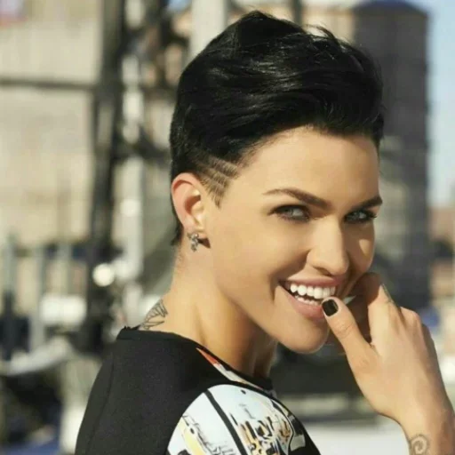 Стикер Девушки бывают разные