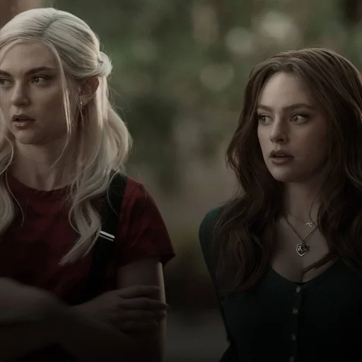 Стикер lizzie saltzman