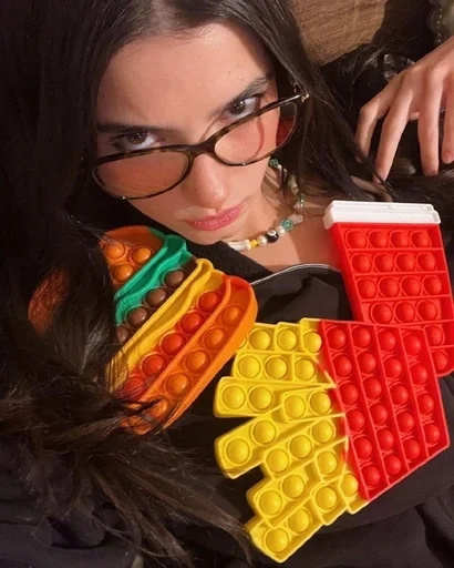 Стикер Чарли ДАмелио